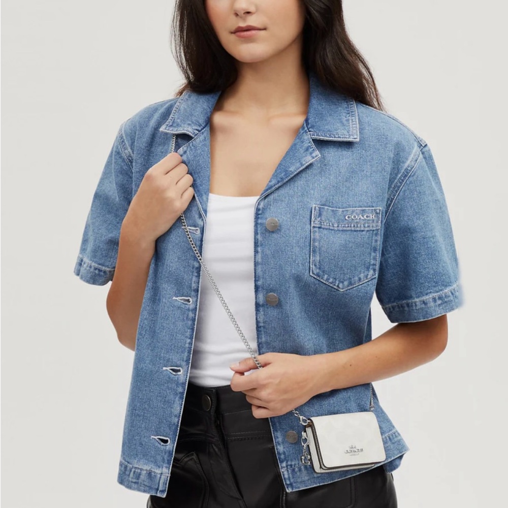 *NEW* COACH boxed wallet on a chain